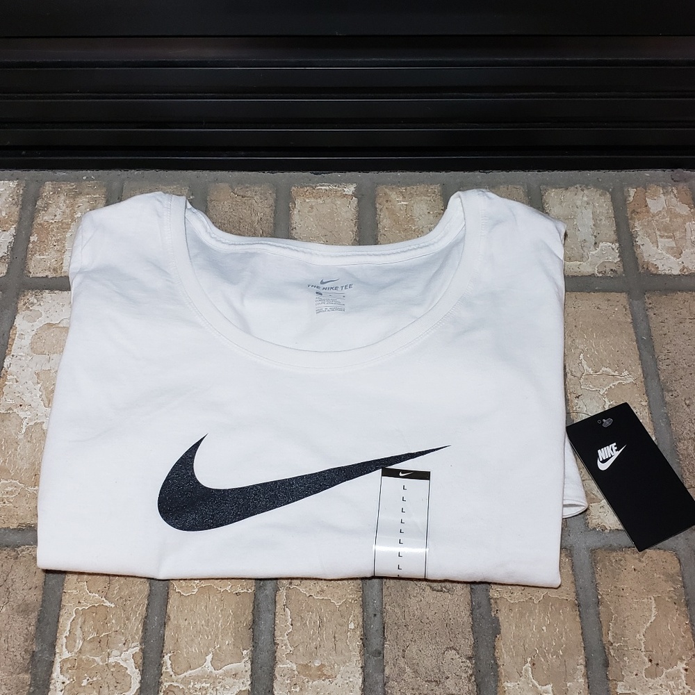 The Nike Tee W Large White